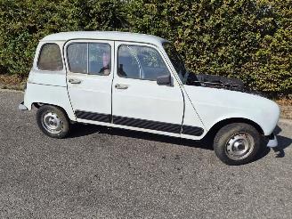 Voiture accidenté Renault 4  1984/6