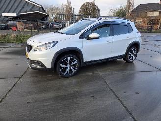 Schadeauto Peugeot 2008 1.2 PureTech Allure 2018/3