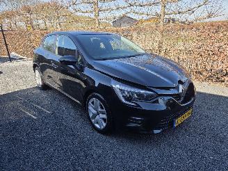 krockskadad bil auto Renault Clio  2021/3