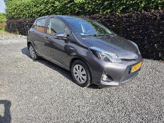 Vaurioauto  passenger cars Toyota Yaris 1.5 Full Hybrid Aspiration 2013/5
