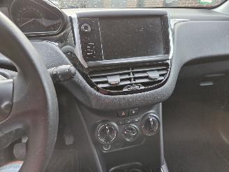 Peugeot 208  picture 12
