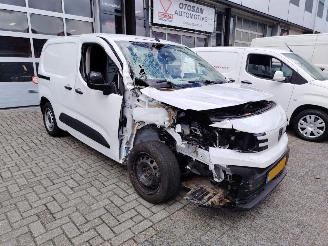 damaged passenger cars Peugeot Partner  2024/8