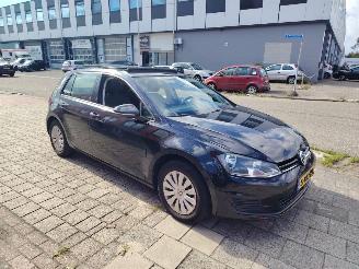 skadebil auto Volkswagen Golf Panoramadak climatronic 1.2 tsi 2014/6