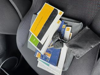 Renault Clio  picture 2