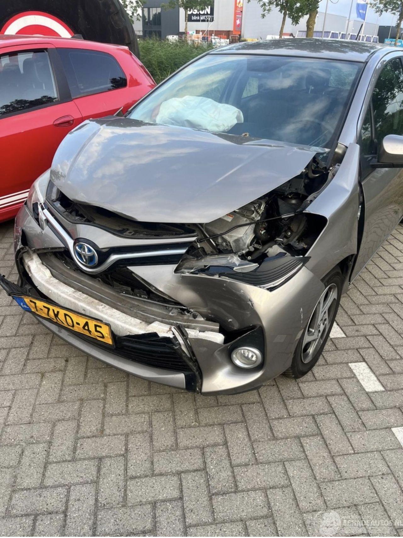 Toyota Yaris Hybrid-benzine 2015