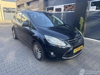 Vaurioauto  passenger cars Ford Grand C-Max 1.0 Titanium Full options 2013/1