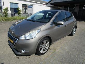  Peugeot 208 1.2 AUTOMAAT 2013/12