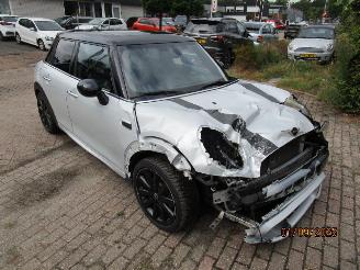 Mini Cooper 1.5 picture 2