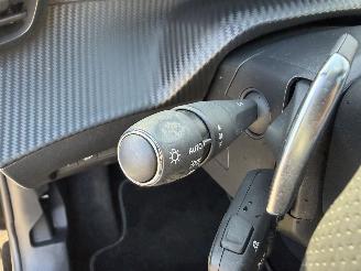 Peugeot 208 GT AUTOMATIC picture 14