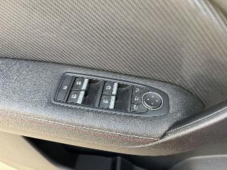 Renault Captur RS LINE 2 PHASE 1 1.6i - 16V TCE 160 E-TECH picture 15