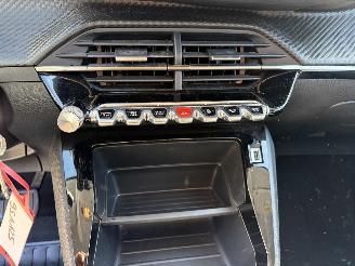 Peugeot 208 II 1.2I PURETECH 12V picture 11