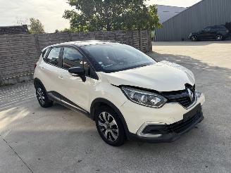 krockskadad bil auto Renault Captur 0.9i - 12V TURBO TCE 90 2018/3