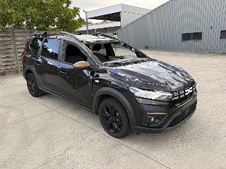 Schadeauto Dacia Jogger 1.6I - 16V SCE 140 E-TECH 2024/3