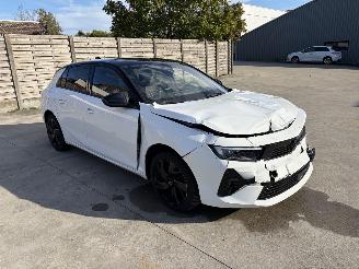 Vaurioauto  passenger cars Opel Astra 1.2i - 12V TURBO 2024/6