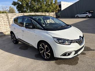 Vaurioauto  passenger cars Renault Scenic BOSE 1.5 DCI - 8V TURBO 2018/9