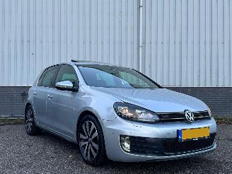 Schadeauto Volkswagen Golf  2010/1