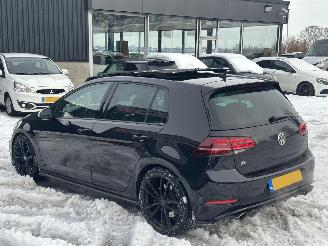 Schadeauto Volkswagen Golf 2.0TSI 410pk Black Edition 2017/12