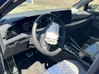 Volkswagen Golf 2.0TSI R Panorama picture 8