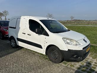 damaged passenger cars Peugeot Partner 120 1.6 e-HDI L1 XT Profit + 2Tronic 2012/1