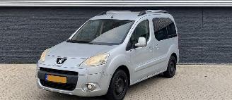 damaged passenger cars Peugeot Partner Tepee  2010/1
