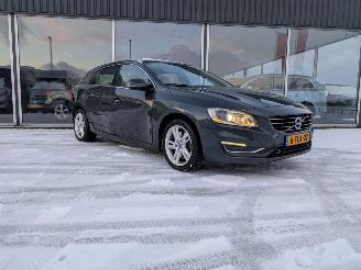 Schadeauto Volvo V-60 2.4 D6 AWD Plug-In Hybrid Summum 2014/3