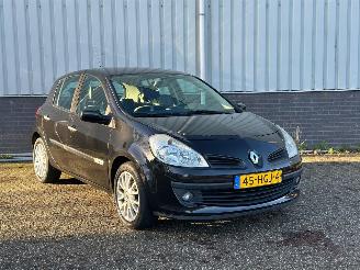 Renault Clio 1.2 TCE Special Rip Curl picture 3