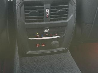 BMW 3-serie 320i High Executive AUTOMAAT/LED picture 18