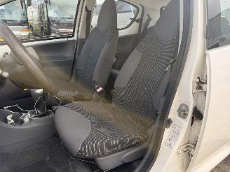 Peugeot 107 1.0-12V XS picture 8