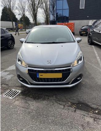 Peugeot 208 1.2 PureTech Urban Soul picture 2