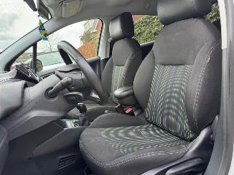 Peugeot 208 1.2 Facelift Urban Soul picture 9