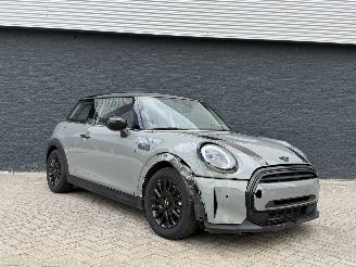 Schadeauto Mini Cooper 1.5 Automaat/Pano full option 2022/11