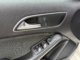 Mercedes A-klasse A200 AUTOMAAT/PANO picture 14