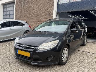damaged passenger cars Ford Focus Wagon 1.6 TDCI 2011/8