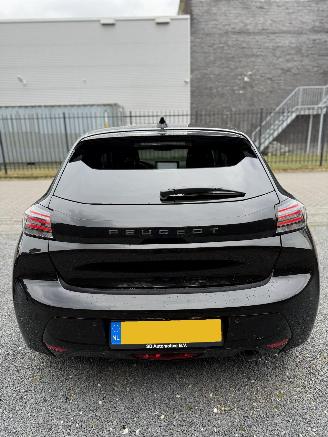 Peugeot 208  picture 8