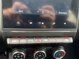 Renault Clio  picture 17