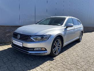 krockskadad bil auto Volkswagen Passat Comfortline, Trekhaak, Camera, Airco 2015/3