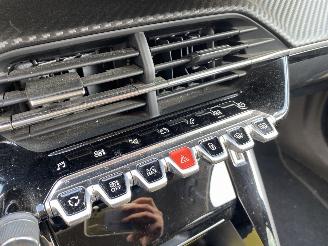 Peugeot 2008 Allure Camera, Navi, Apple carplay, Clima picture 23