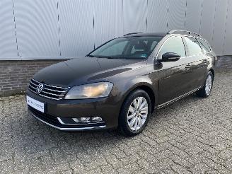 Vaurioauto  passenger cars Volkswagen Passat Variant 1.4 TSI Comfort Executive Line BlueMotion AUTOMAAT NAVIGATIE 2012/6