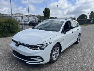Vaurioauto  passenger cars Volkswagen Golf 8 Variant 1.0 eTSI Automaat /6