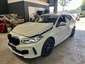 uszkodzony samochody osobowe BMW 1-serie 118i M Sport /2