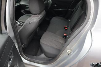Peugeot 208 1.2 BENZ picture 11