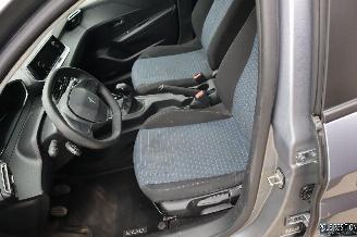 Peugeot 208 1.2 BENZ picture 9