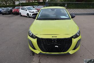 Peugeot 208 1.2 BENZ picture 2