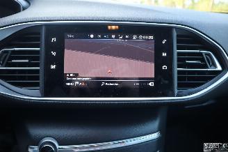 Peugeot 308 1.2 BENZ picture 15