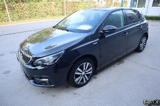 Peugeot 308 1.2 BENZ picture 6