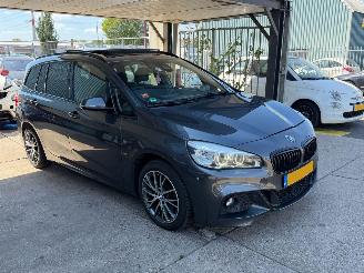 Vaurioauto  passenger cars BMW 2-serie 220i M PERFORMANCE PANO XENON 7 PERSOONS 2016/11