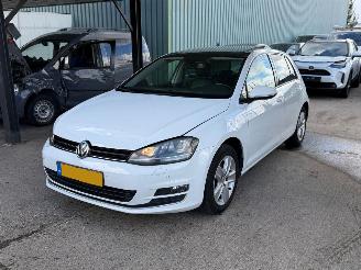krockskadad bil auto Volkswagen Golf 2.0 TDI DSG PANO XENON FULL 2013/9