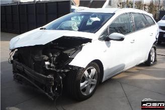 krockskadad bil auto Kia Ceed / CEE'D 1.6 CRDI EASY 2014/5