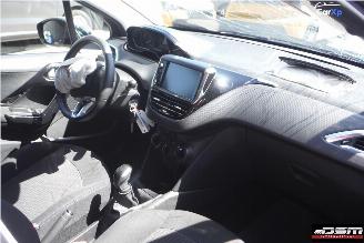 Peugeot 208 II SIGNATURE picture 3