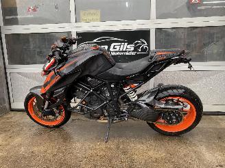 KTM 1290 Super Duke R Carbon picture 12